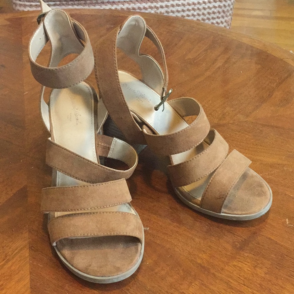 Brown/tan Ankle strap- strappy sandals 6.5